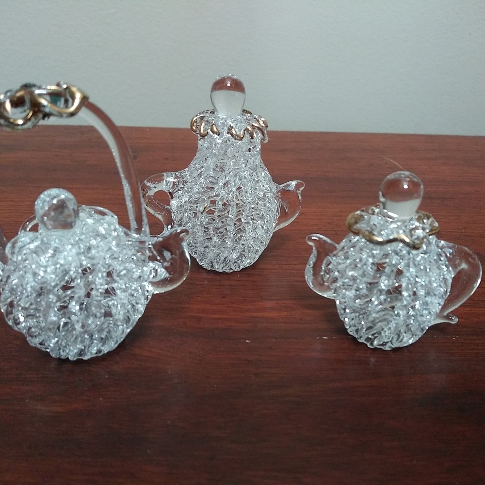 Lot of 3 spun glass teapots